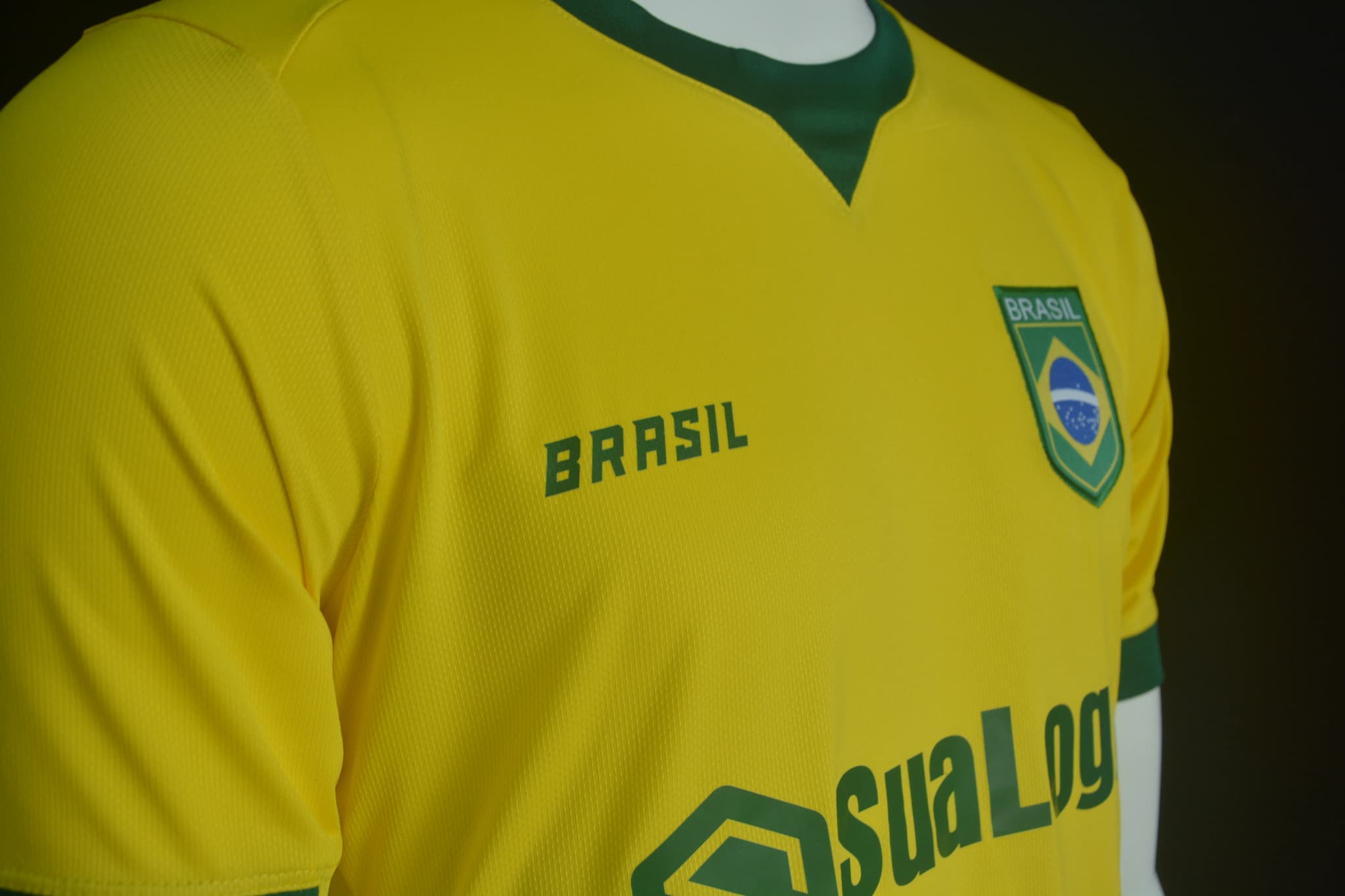Estampas e escudo bordado camisa amarela Brasil Copa 2026 - Icone Sports