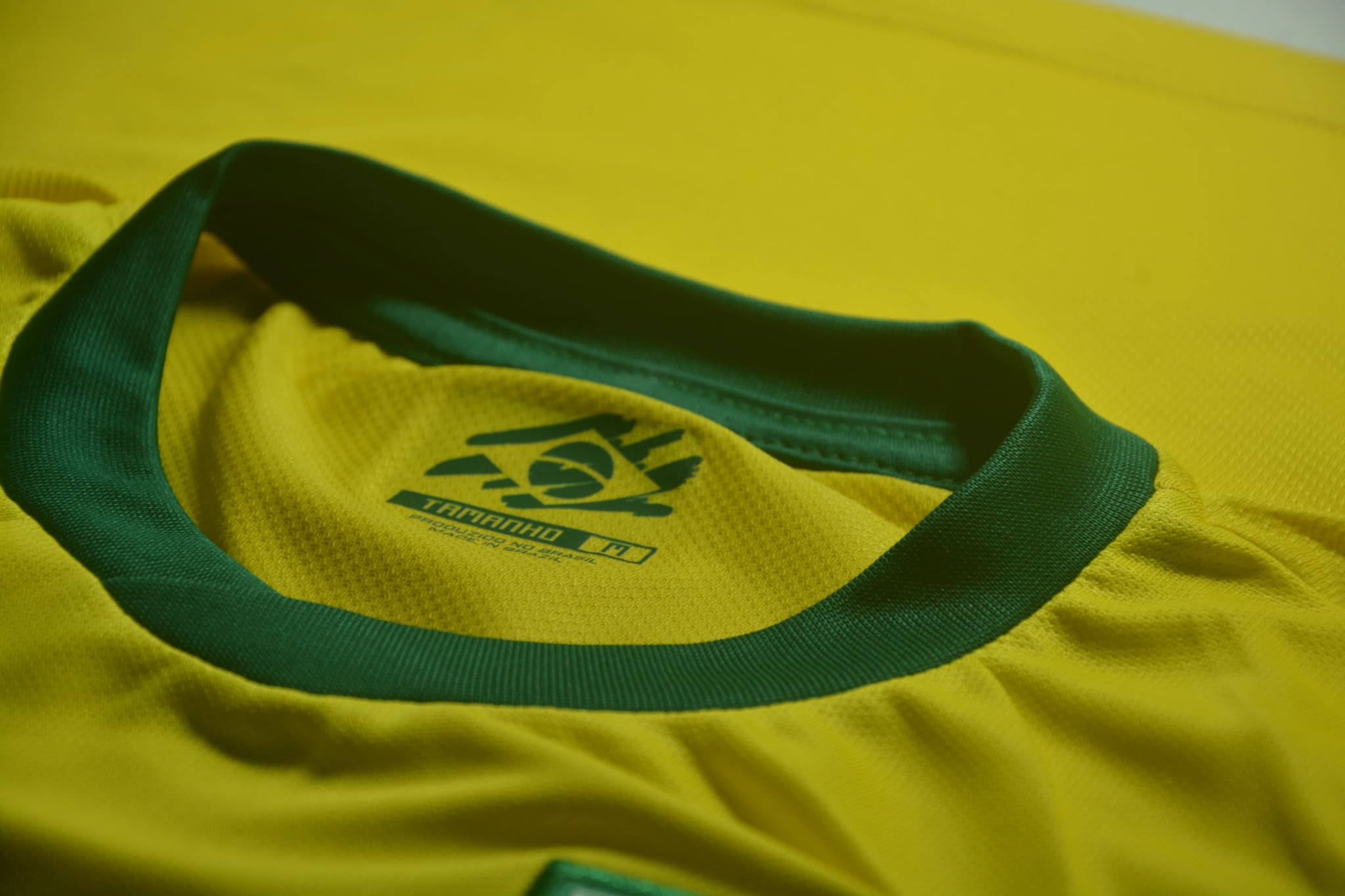 Gola transpassada camisa Brasil Copa 2026 - Acabamento premium Icone Sports